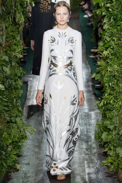 Look 15